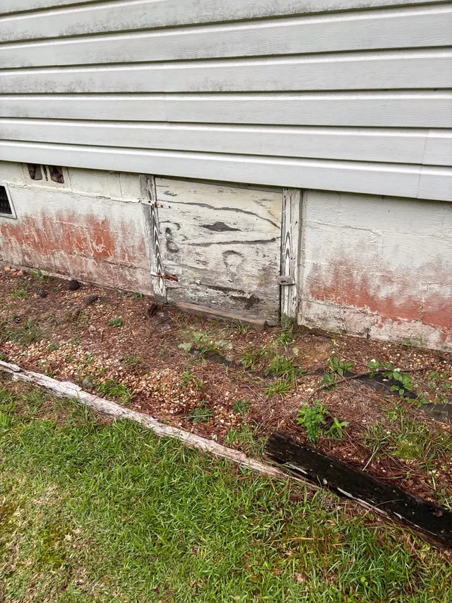 Crawl Space Moisture on an Alabama home, photographed on an APS Foundation job site